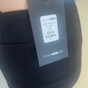 Short black skirt with tie